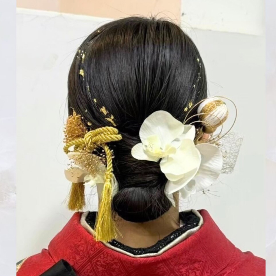 ヘアセット後の女性の後ろ姿