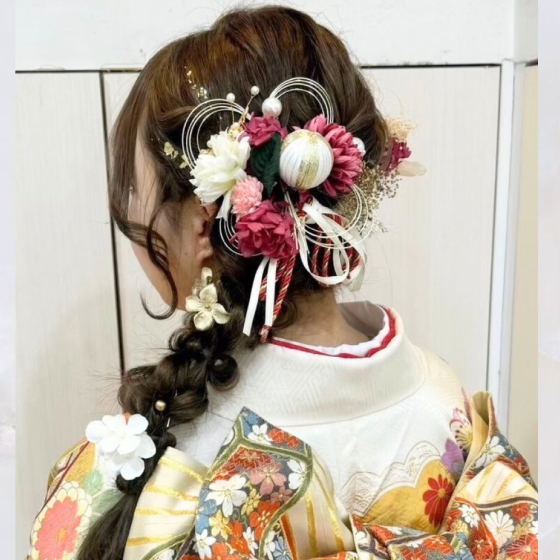 ヘアセット後の女性の後ろ姿