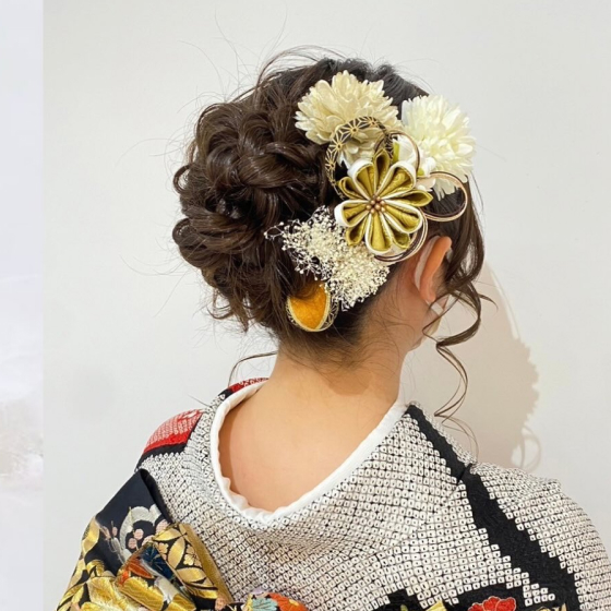 ヘアセット後の女性の後ろ姿